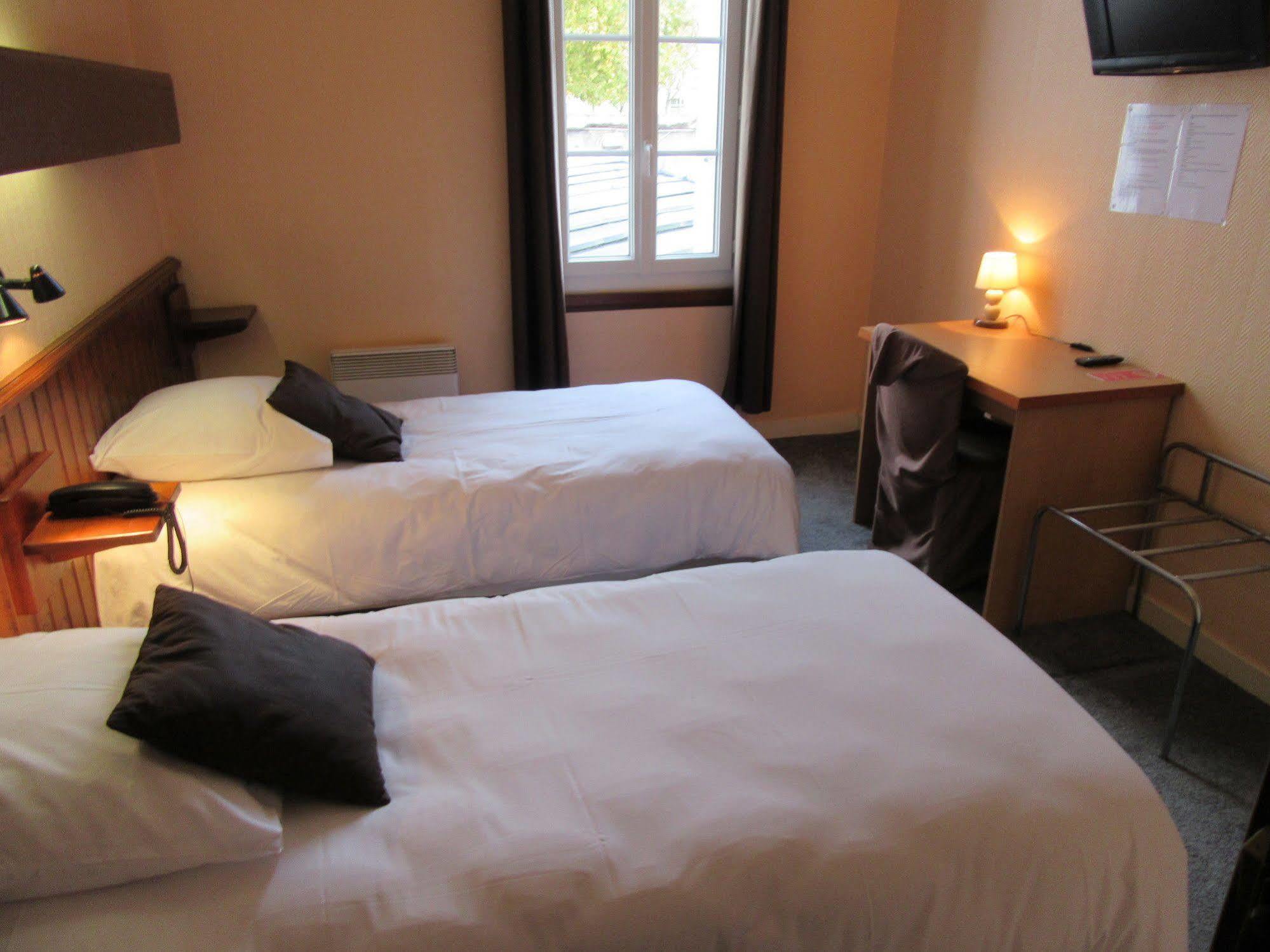 Contact Hotel De France Сент Экстерьер фото